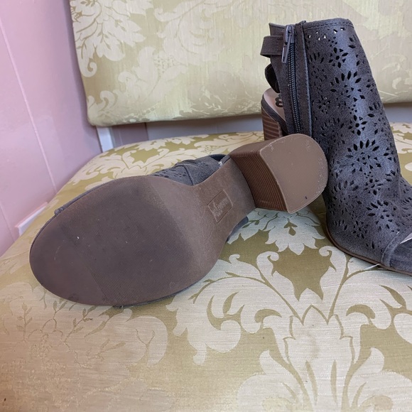 Open toe ankle booties - Picture 4 of 4